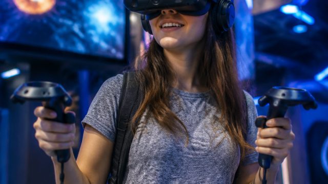 Experience Virtual Reality Thrills at Cleveland's Science Center | game bola dream league soccer, no